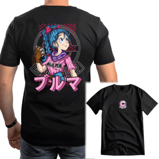 Camiseta Bulma Dragon Ball con diseño urbano atrevido y estilo motero. Perfecta para fans del anime con actitud racing. Disponible en Clothes4All para compra online